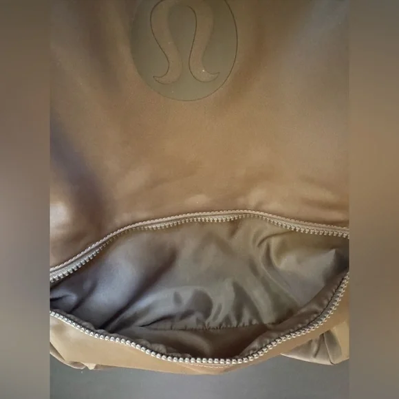 Lululemon Athletica Beige Women’s Backpack - Picture 7 of 8